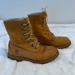 Timberland boots. Lined. 6.5